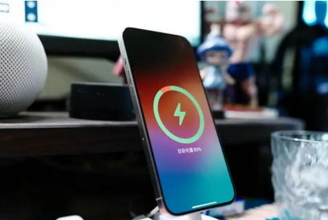 琼海苹果15换屏服务分享用什么充电器给iPhone15充电更好 